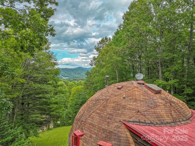 60 Persimmons Lane, Burnsville, NC 28714
