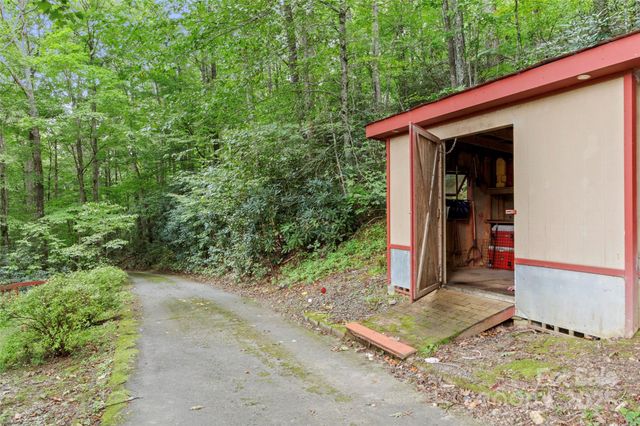 60 Persimmons Lane, Burnsville, NC 28714