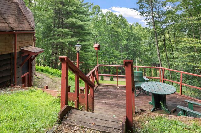 60 Persimmons Lane, Burnsville, NC 28714