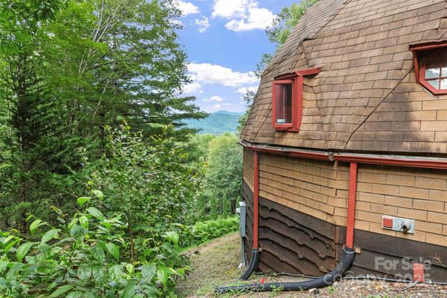 60 Persimmons Lane, Burnsville, NC 28714