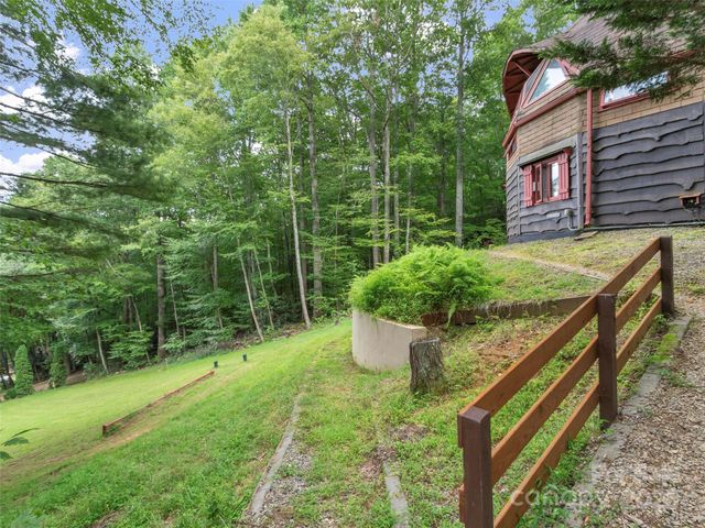 60 Persimmons Lane, Burnsville, NC 28714