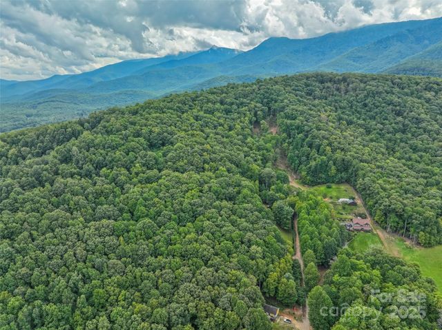 60 Persimmons Lane, Burnsville, NC 28714
