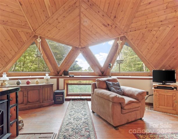 60 Persimmons Lane, Burnsville, NC 28714