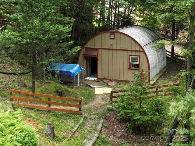 60 Persimmons Lane, Burnsville, NC 28714