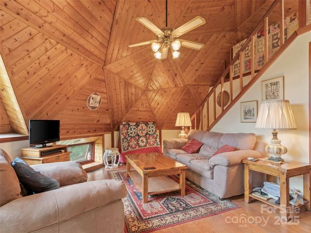60 Persimmons Lane, Burnsville, NC 28714