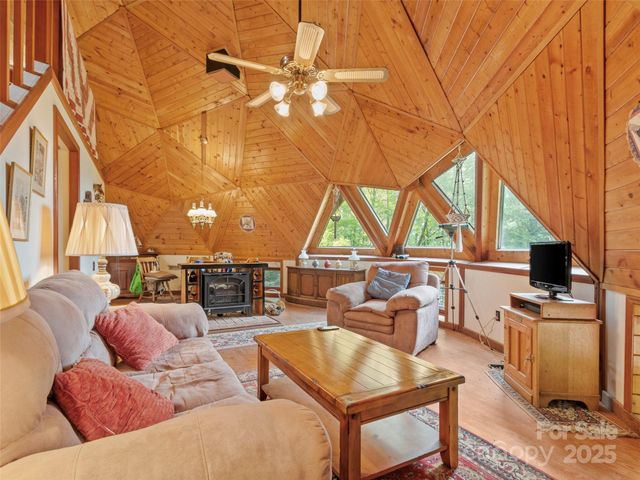 60 Persimmons Lane, Burnsville, NC 28714