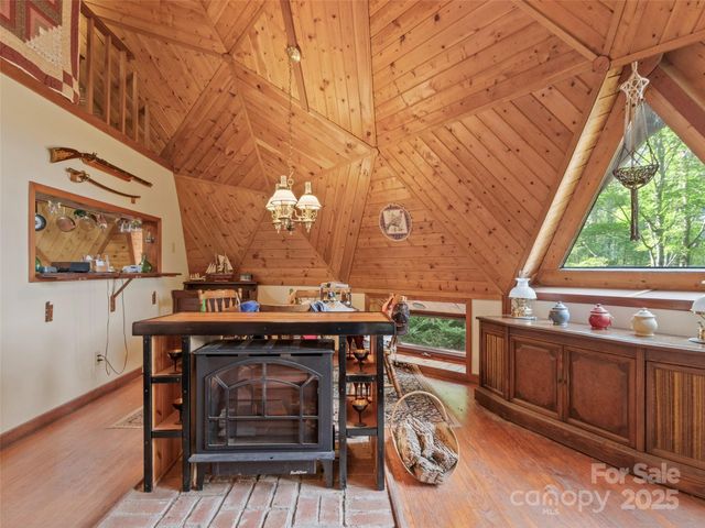 60 Persimmons Lane, Burnsville, NC 28714