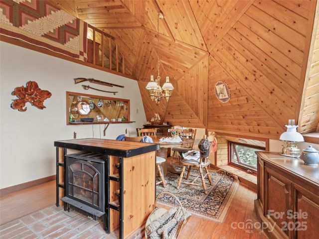 60 Persimmons Lane, Burnsville, NC 28714