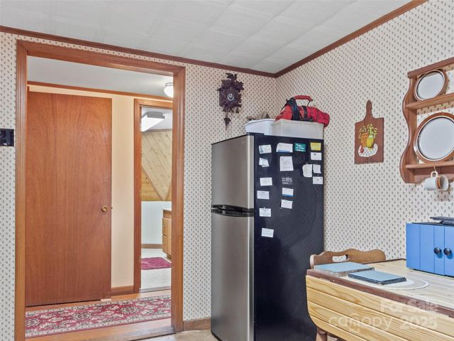 60 Persimmons Lane, Burnsville, NC 28714