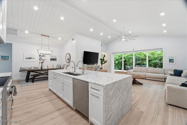 5130 Alpha CT, Naples, FL 34105