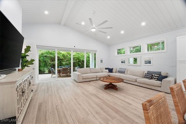 5130 Alpha CT, Naples, FL 34105