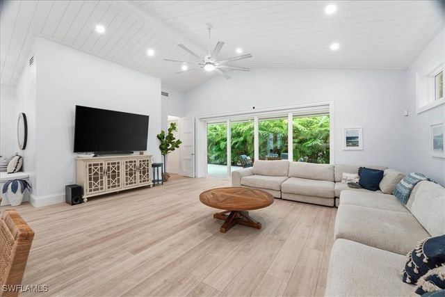 5130 Alpha CT, Naples, FL 34105