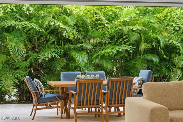 5130 Alpha CT, Naples, FL 34105