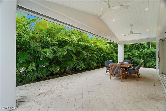 5130 Alpha CT, Naples, FL 34105