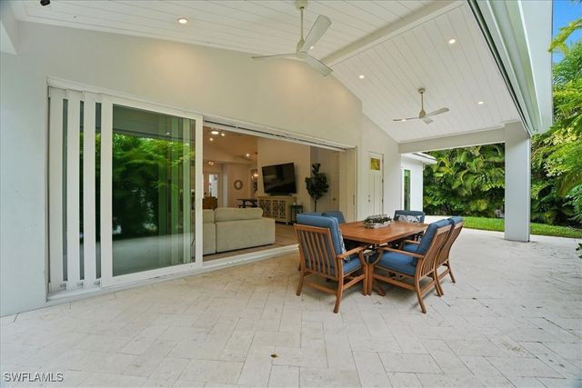 5130 Alpha CT, Naples, FL 34105