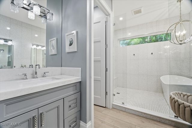 5130 Alpha CT, Naples, FL 34105