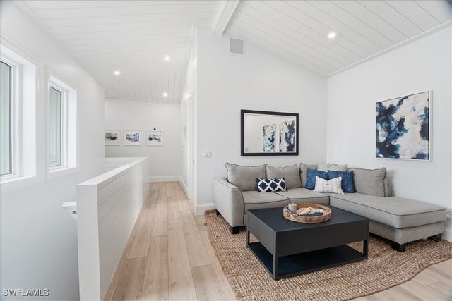 5130 Alpha CT, Naples, FL 34105