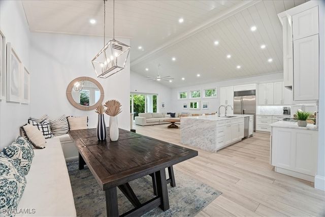 5130 Alpha CT, Naples, FL 34105