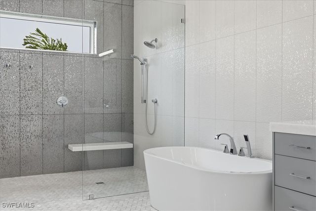 5130 Alpha CT, Naples, FL 34105