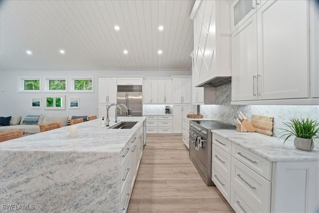 5130 Alpha CT, Naples, FL 34105