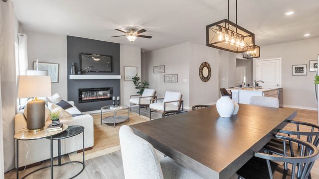 5723 153rd Street, Urbandale, IA 50323