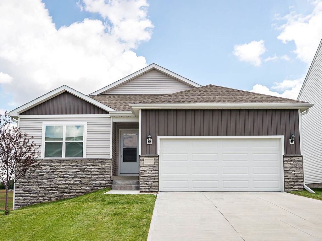 5723 153rd Street, Urbandale, IA 50323