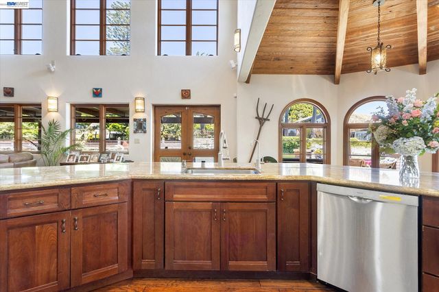 630 Rock Isle, Alameda, CA 94501