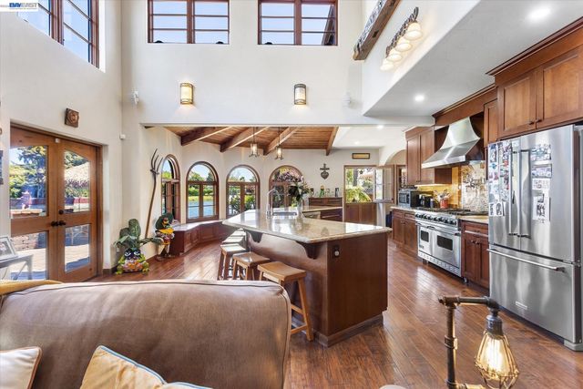 630 Rock Isle, Alameda, CA 94501