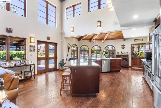630 Rock Isle, Alameda, CA 94501