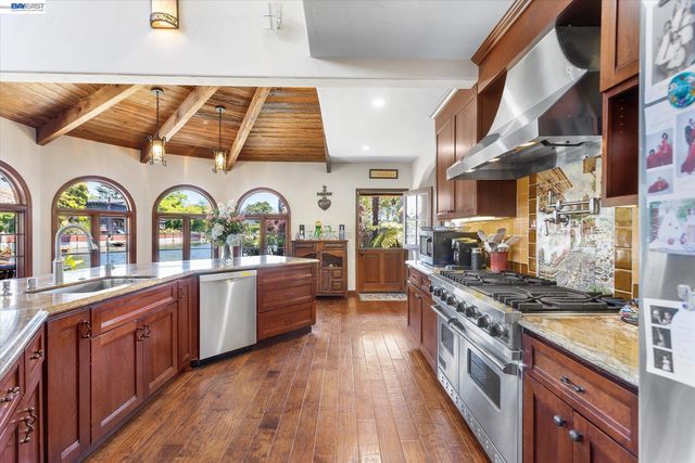 630 Rock Isle, Alameda, CA 94501