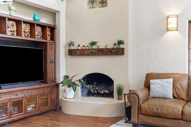 630 Rock Isle, Alameda, CA 94501