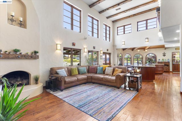 630 Rock Isle, Alameda, CA 94501