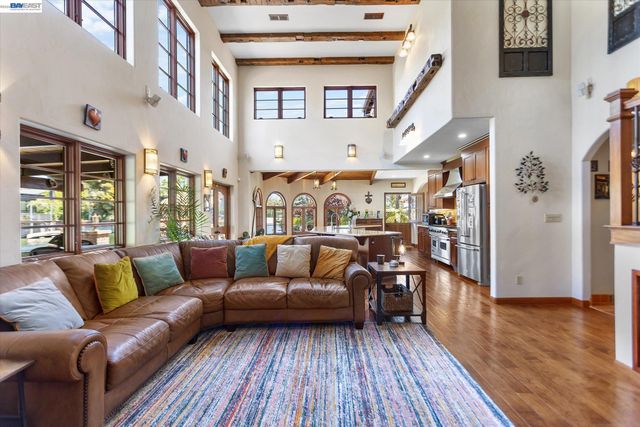 630 Rock Isle, Alameda, CA 94501