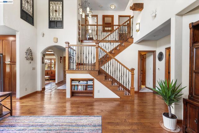630 Rock Isle, Alameda, CA 94501