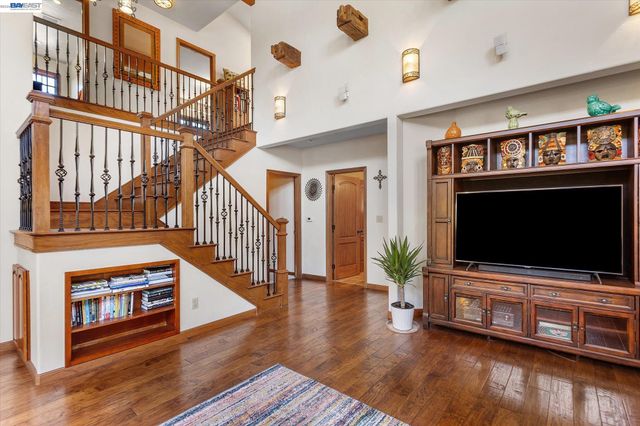 630 Rock Isle, Alameda, CA 94501