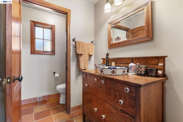 630 Rock Isle, Alameda, CA 94501