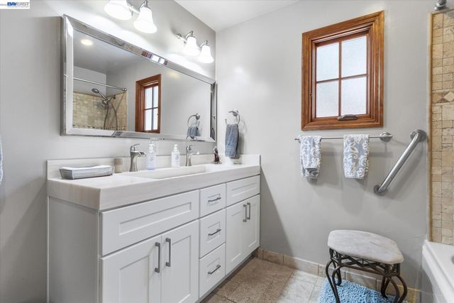 630 Rock Isle, Alameda, CA 94501