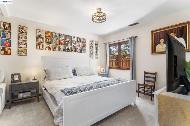 630 Rock Isle, Alameda, CA 94501