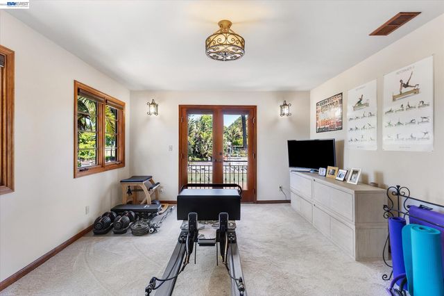 630 Rock Isle, Alameda, CA 94501