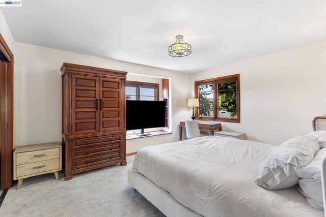 630 Rock Isle, Alameda, CA 94501