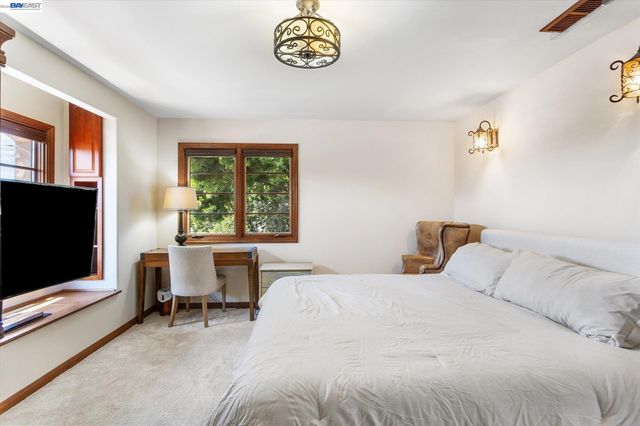 630 Rock Isle, Alameda, CA 94501