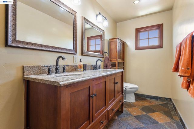 630 Rock Isle, Alameda, CA 94501