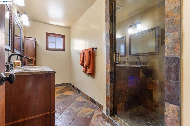 630 Rock Isle, Alameda, CA 94501