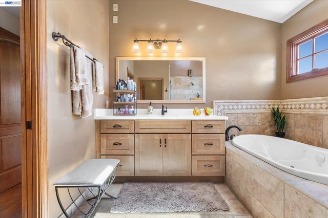 630 Rock Isle, Alameda, CA 94501