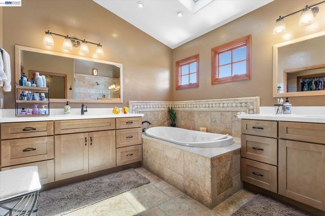 630 Rock Isle, Alameda, CA 94501