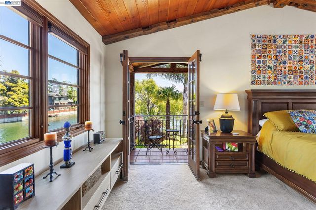 630 Rock Isle, Alameda, CA 94501