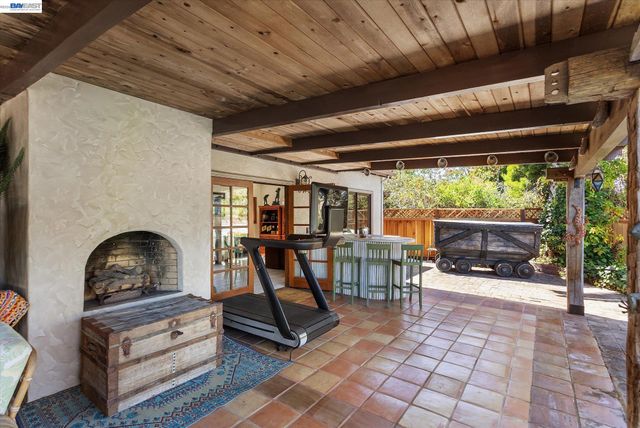 630 Rock Isle, Alameda, CA 94501