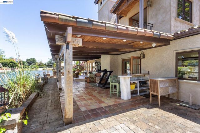 630 Rock Isle, Alameda, CA 94501
