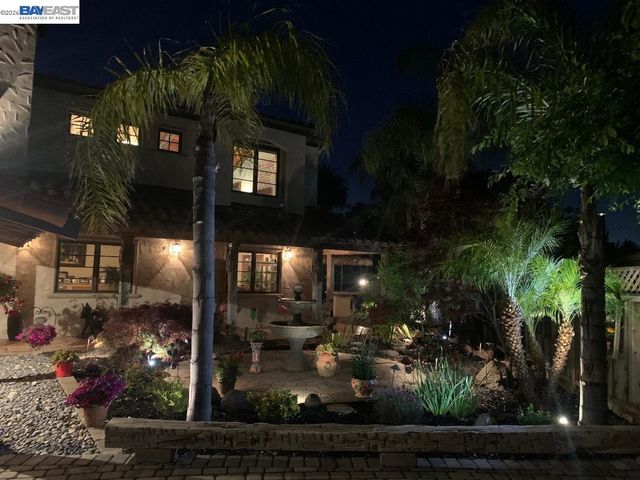 630 Rock Isle, Alameda, CA 94501