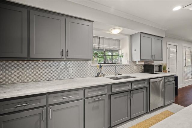 2123 Wilson Drive, Arlington, TX 76011